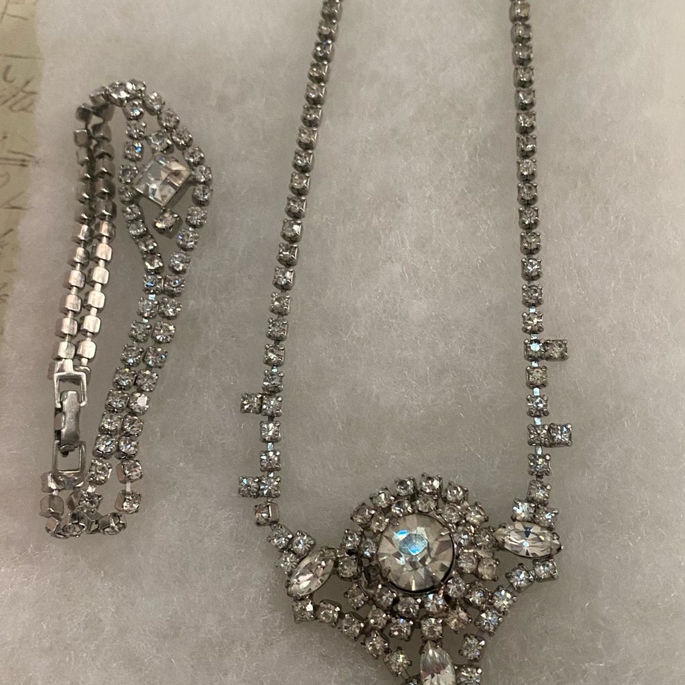 Elegant Silver Necklace and Bracelet Set